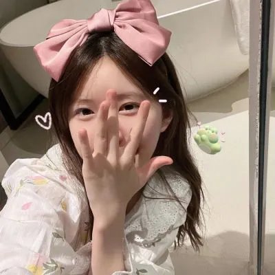 穿条纹衣的男孩